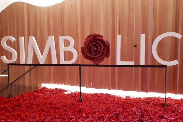 Un Sant Jordi de reencuentro y apertura culminado con la inauguración de la  nueva tienda Simbòlic | Casa Batlló