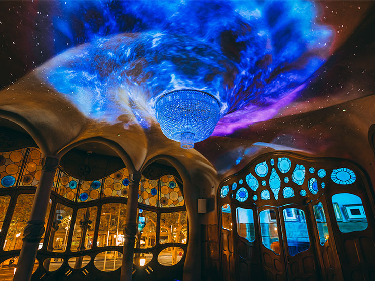 THE MAGIC OF CASA BATLLÓ AT NIGHT