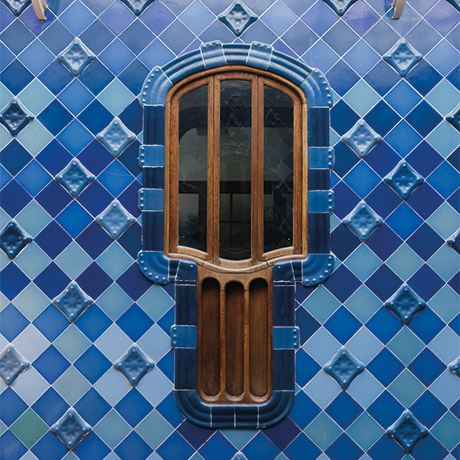 UNIDOS POR LAS VENTANAS DE GAUDÍ